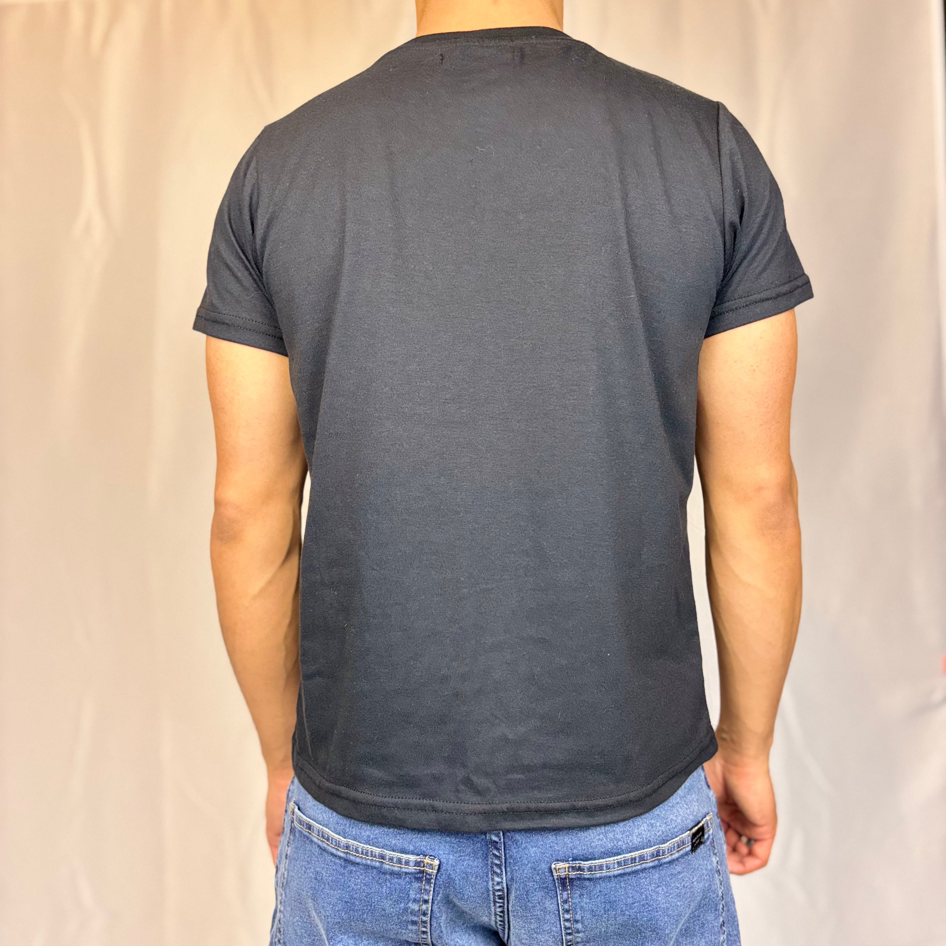 Remera Bordada Negro